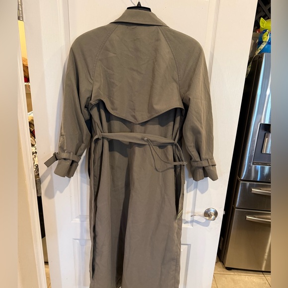 London Fog double-breasted belted trench coat in a greenish gray shade sz 4 - Picture 3 of 9